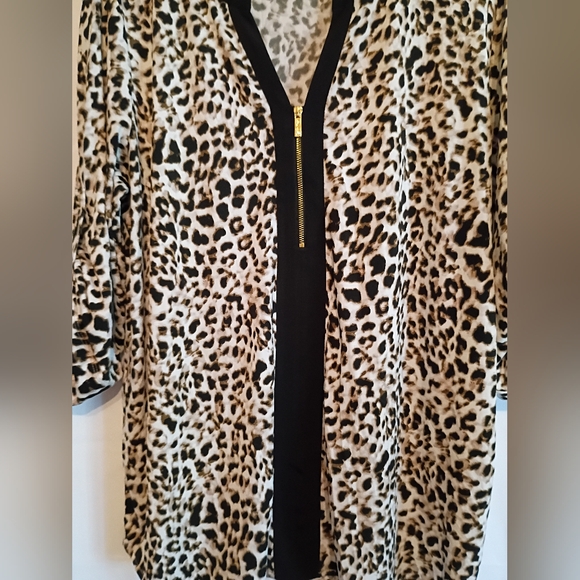 Calvin Klein Leopard Print Women's Top with Black Accents Size Large. - Picture 8 of 10
